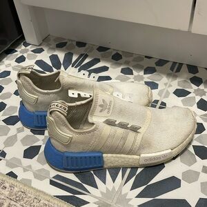 adidas NMD R1
Cloud White Real Blue (GS)